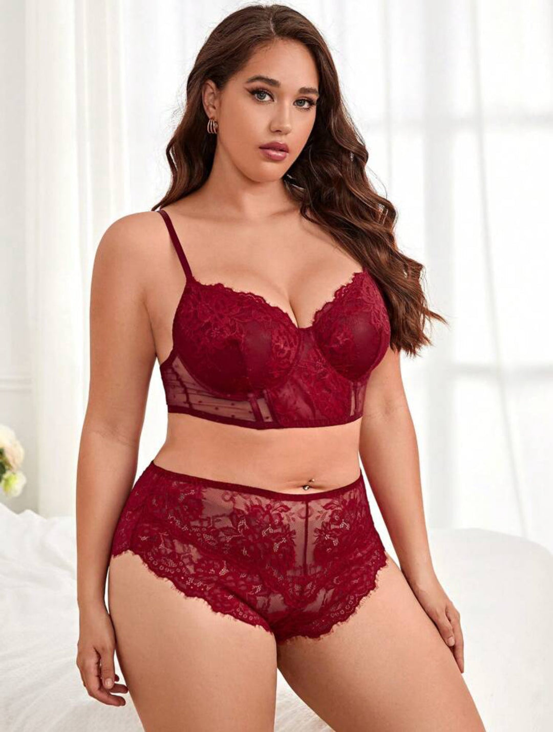 Conjunto de lencería curvy de encaje floral con aros