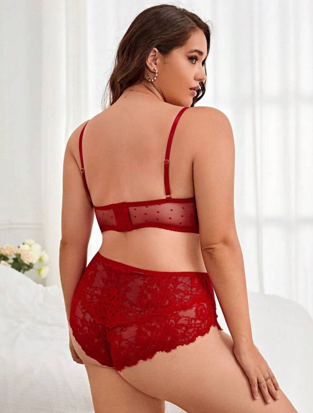 Conjunto de lencería curvy de encaje floral con aros