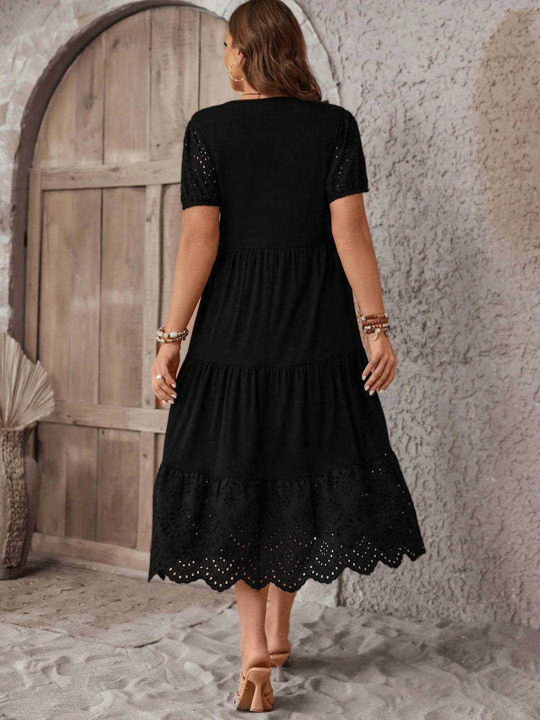 Zoe | Vestido Curvy Bordado con Volantes