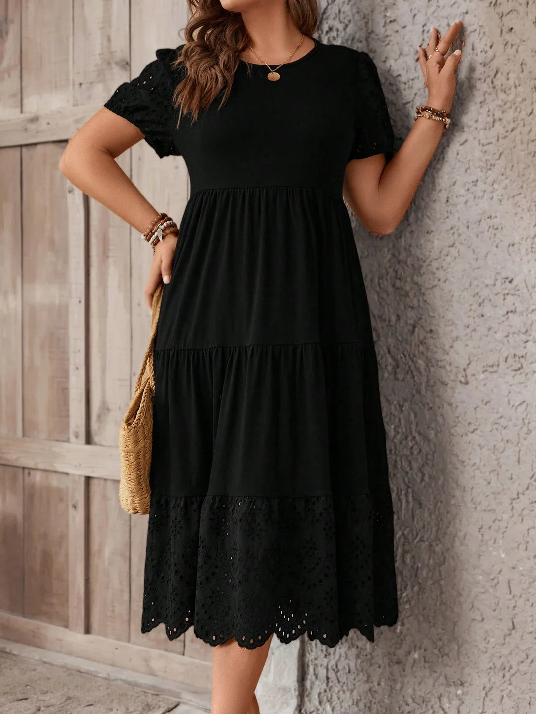 Zoe | Vestido Curvy Bordado con Volantes