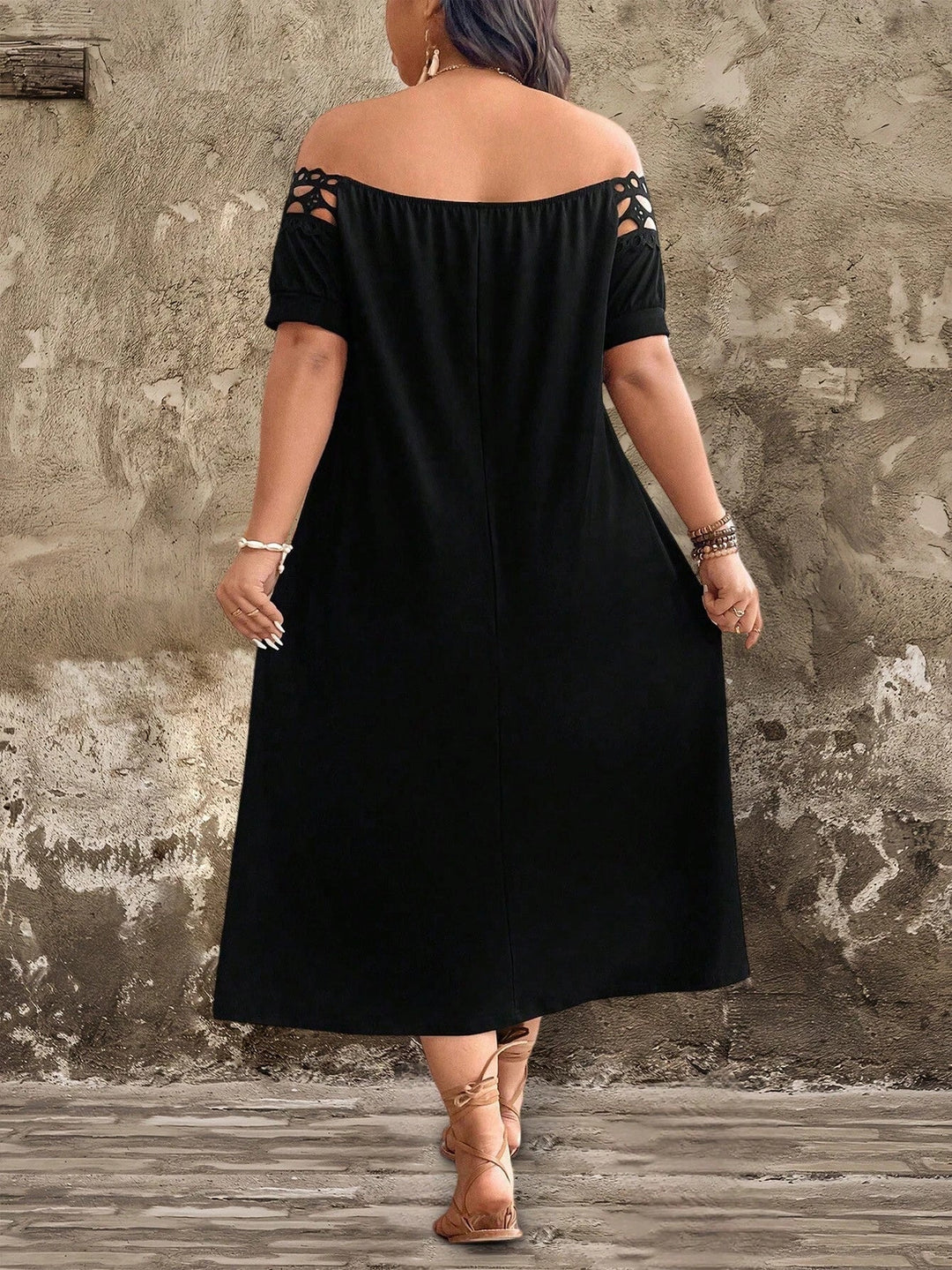 Melania | Vestido Curvy de Hombros Descubiertos con Encaje