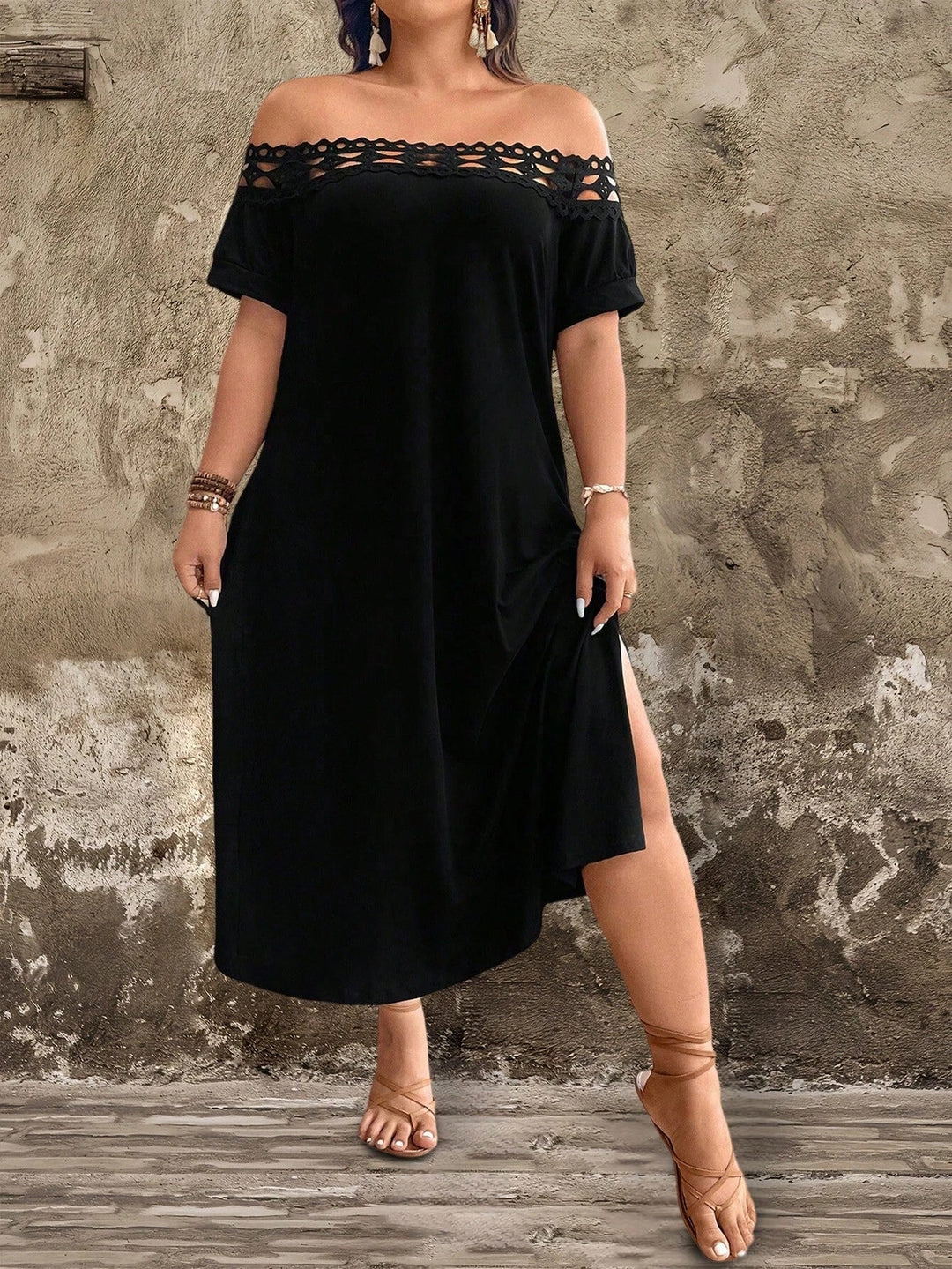 Melania | Vestido Curvy de Hombros Descubiertos con Encaje
