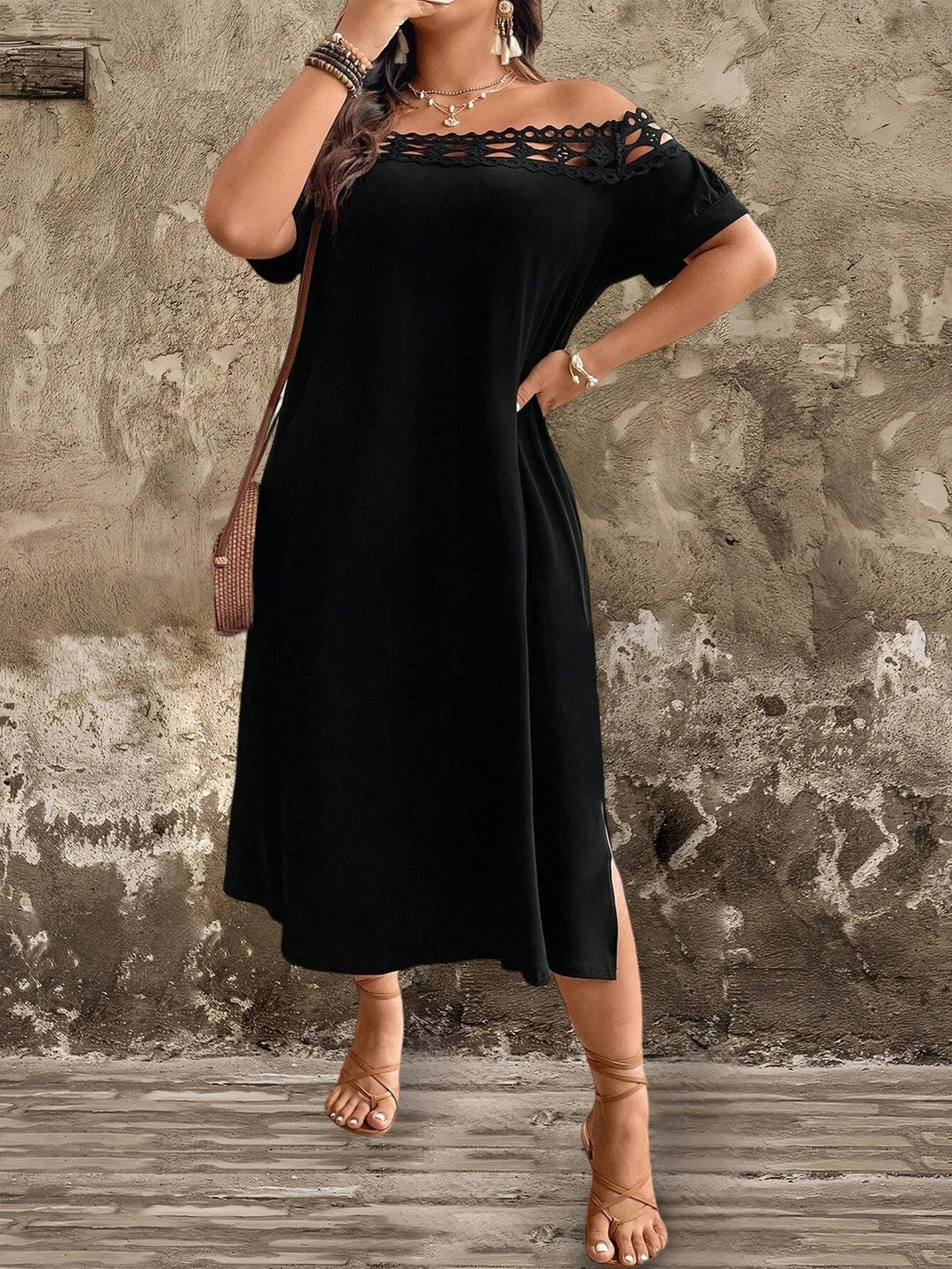 Melania | Vestido Curvy de Hombros Descubiertos con Encaje