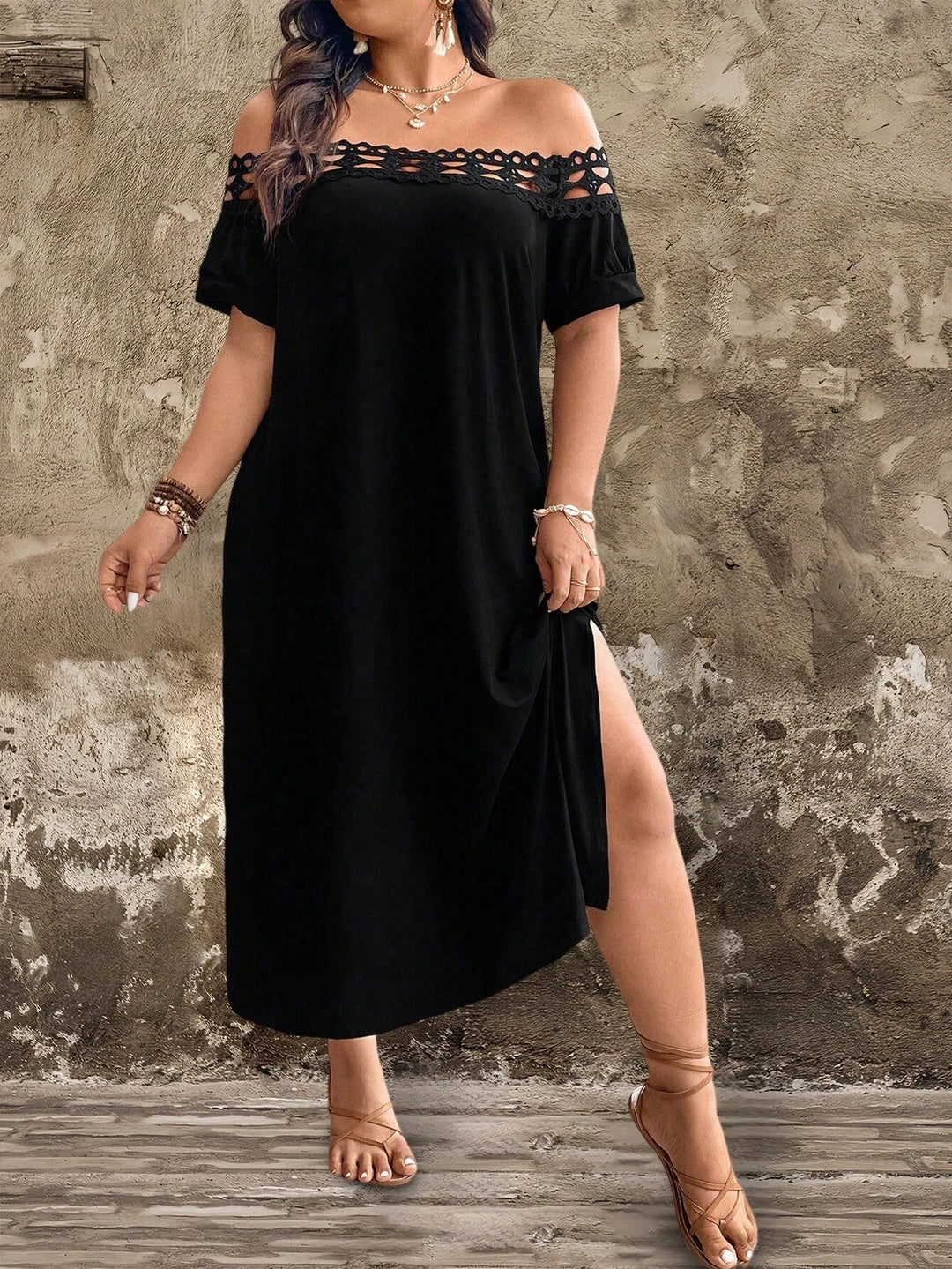 Melania | Vestido Curvy de Hombros Descubiertos con Encaje