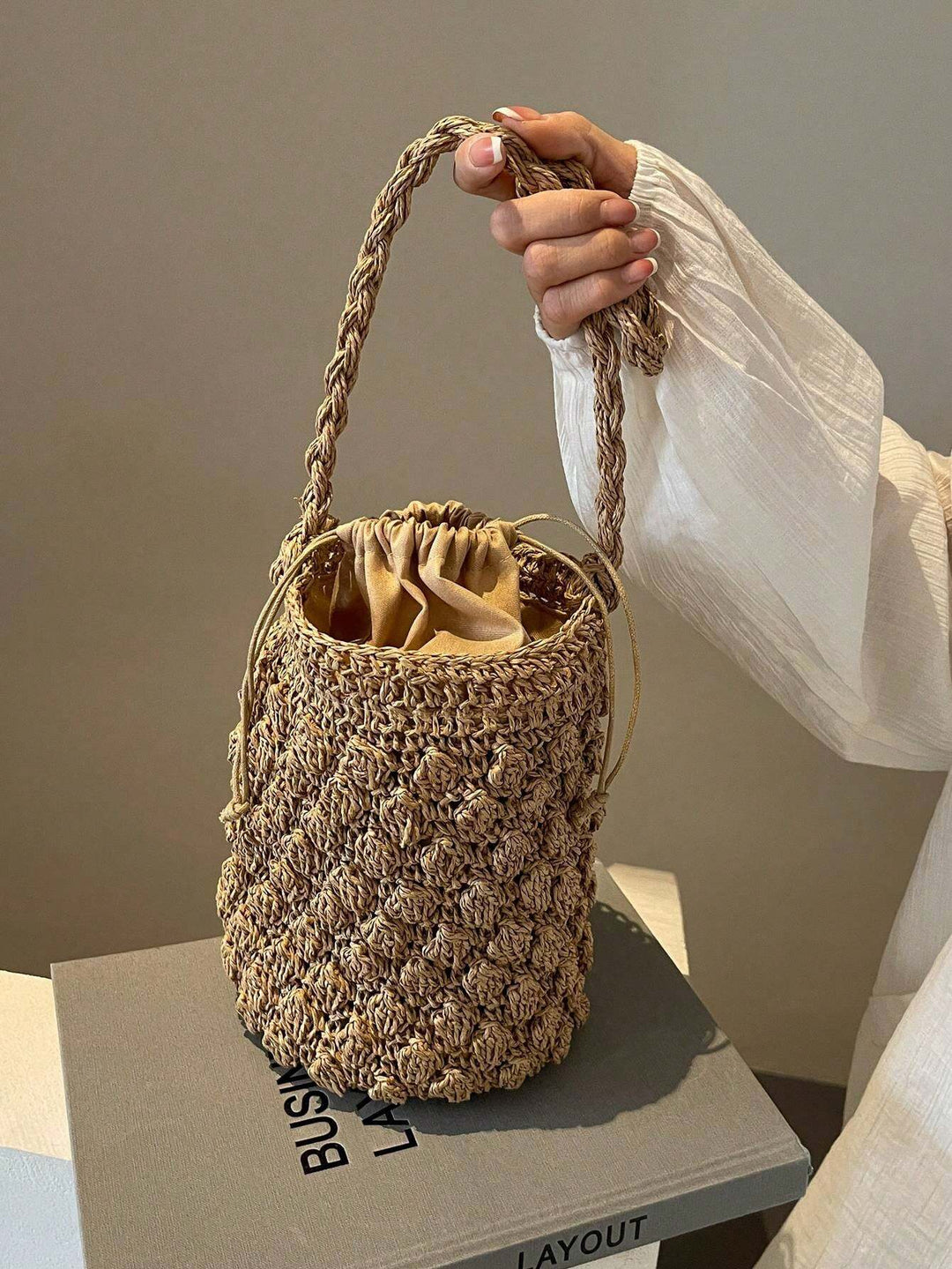 Pilar | Bolso Bombonera de Paja Trenzada