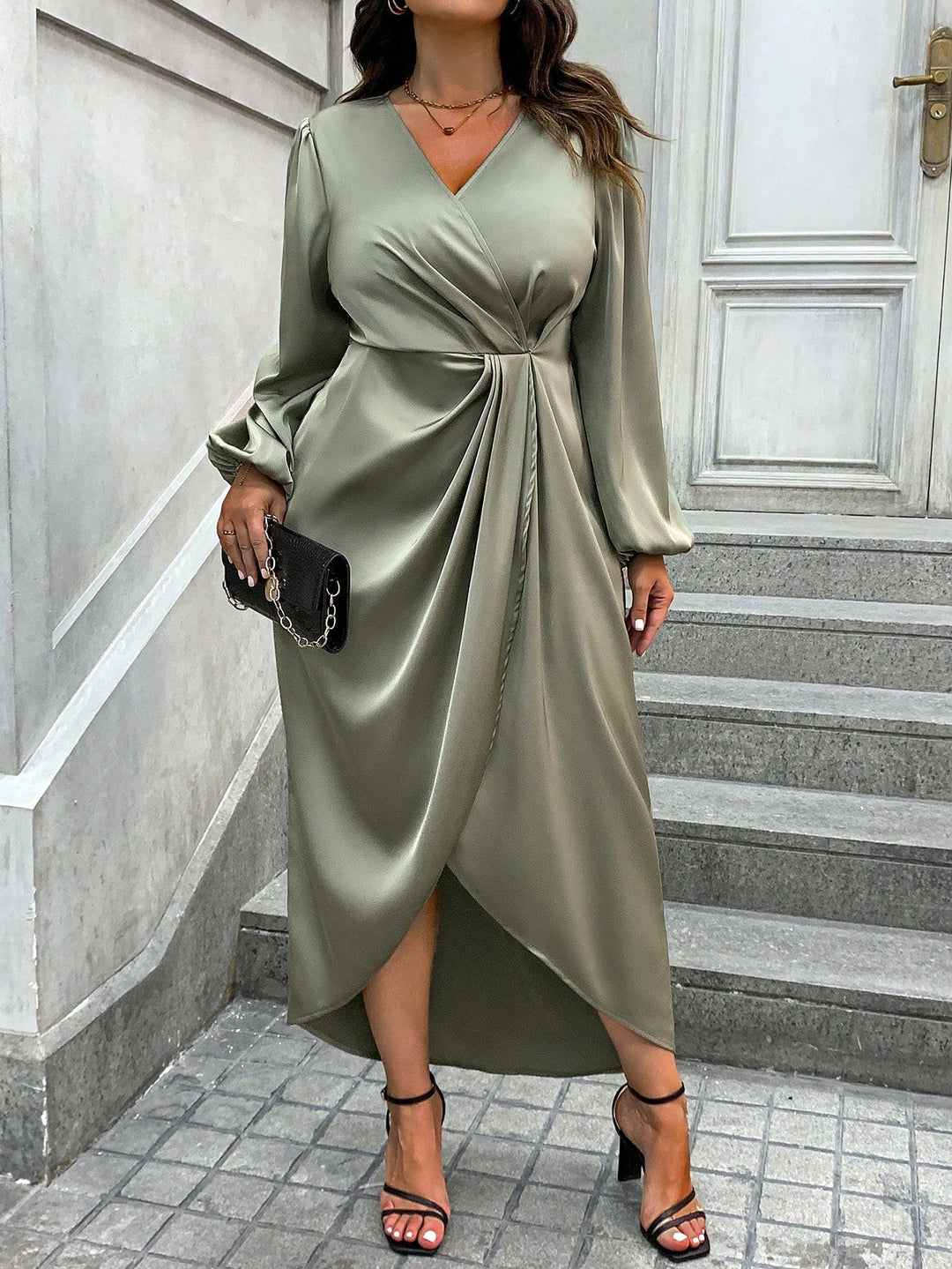 Rosario | Vestido Curvy Satinado con Manga Globo