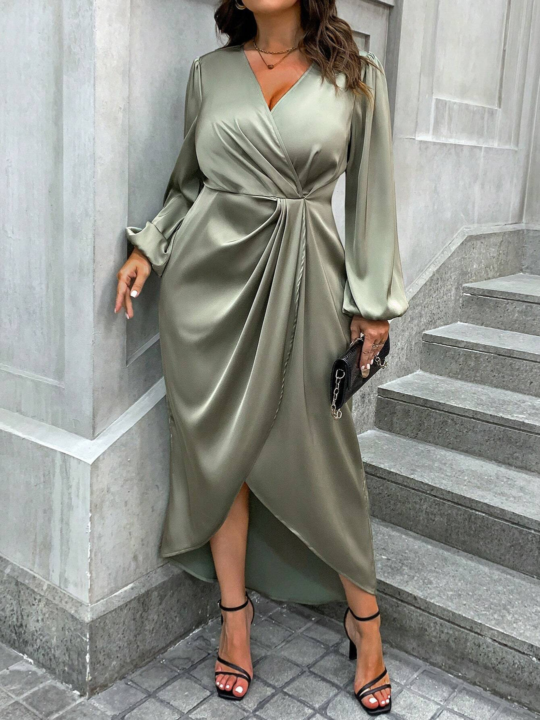 Rosario | Vestido Curvy Satinado con Manga Globo