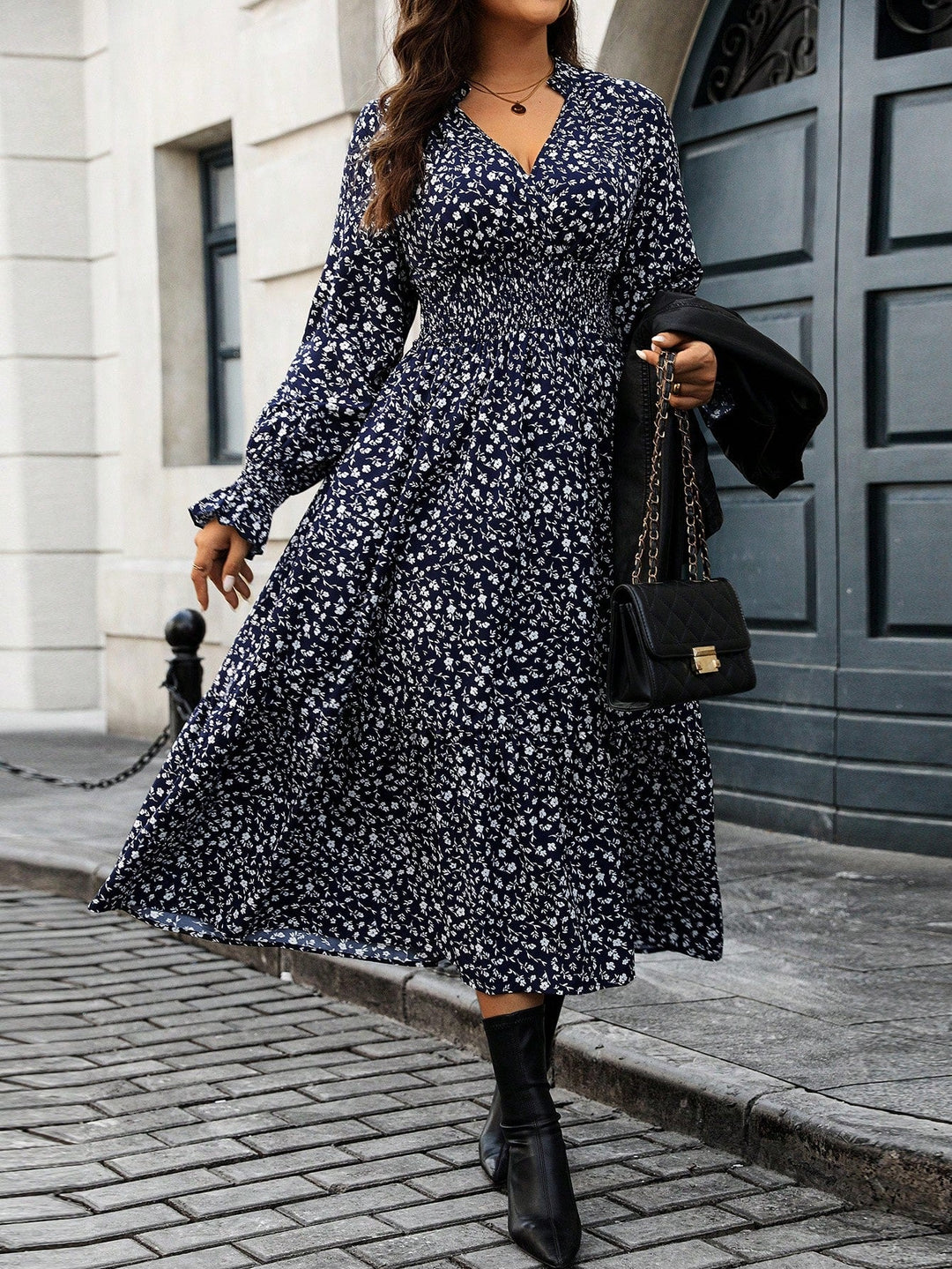 Florencia | Vestido Maxi Curvy Floral con Escote en V