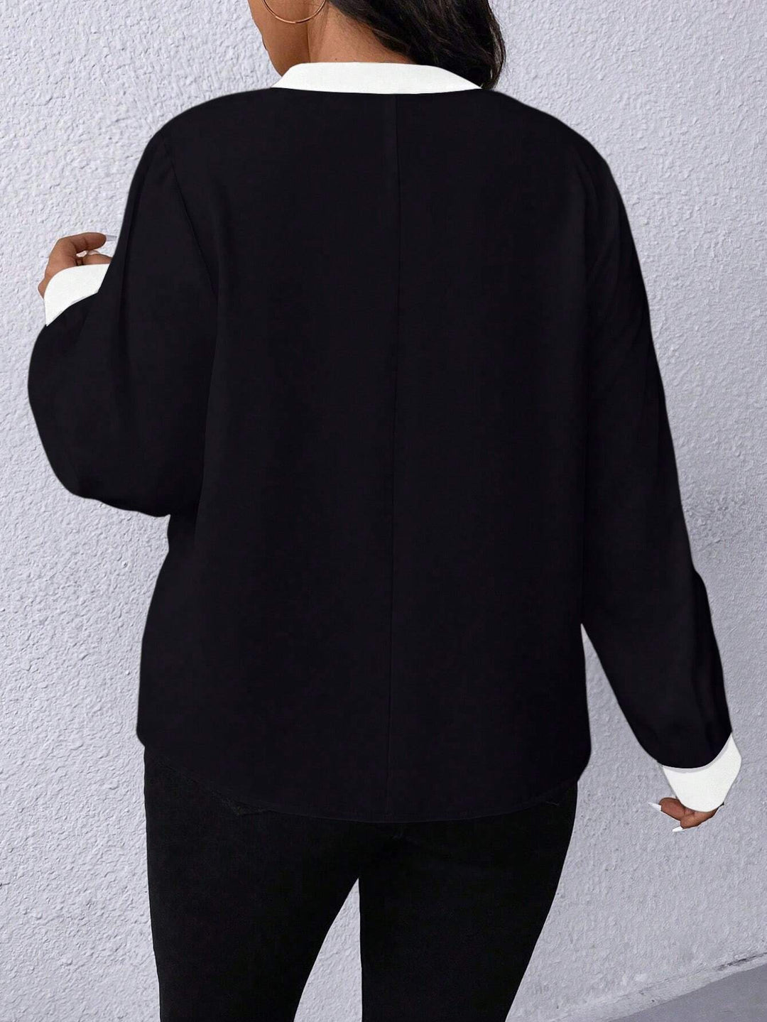 Sara | Camisa Curvy Elegante con Volantes y Lazo