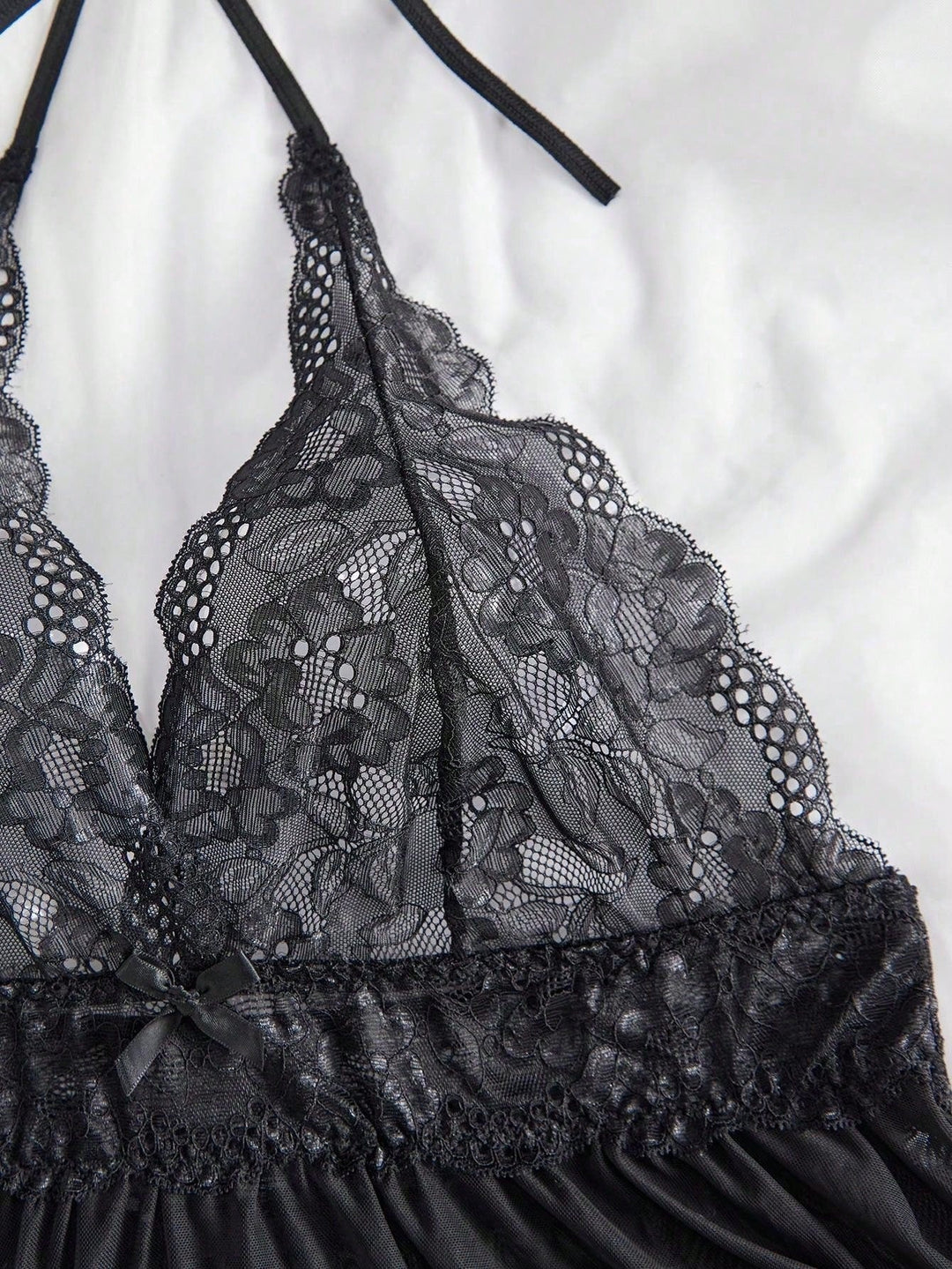 Babydoll curvy de encaje con cuello alto