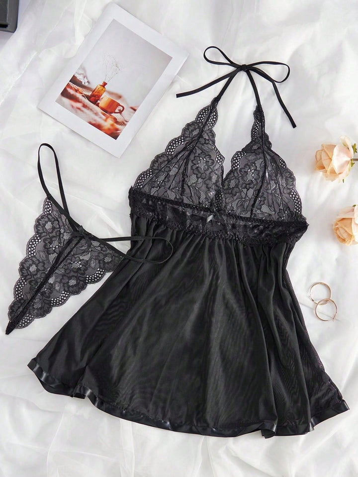 Babydoll curvy de encaje con cuello alto