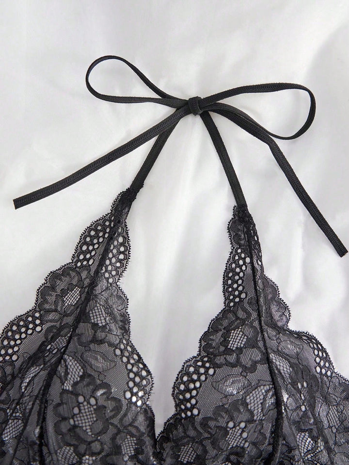 Babydoll curvy de encaje con cuello alto