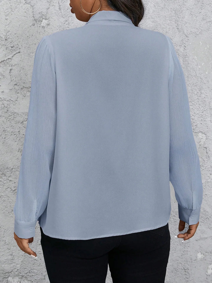 Cristina | Blusa Curvy de Chifón con Cuello de Perlas
