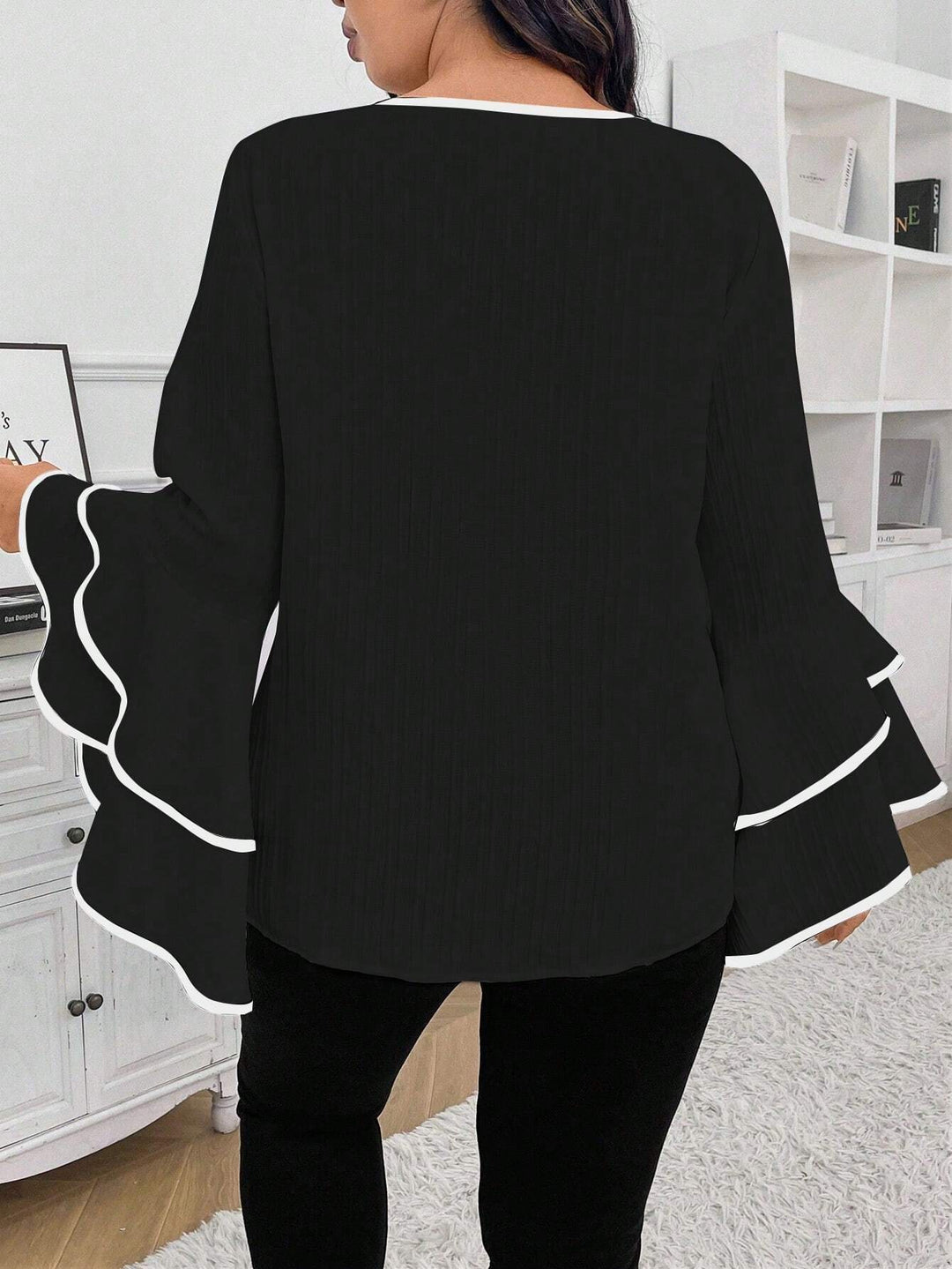 Matilde | Blusa Curvy con Manga Campana y Ribetes