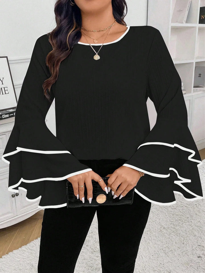 Matilde | Blusa Curvy con Manga Campana y Ribetes