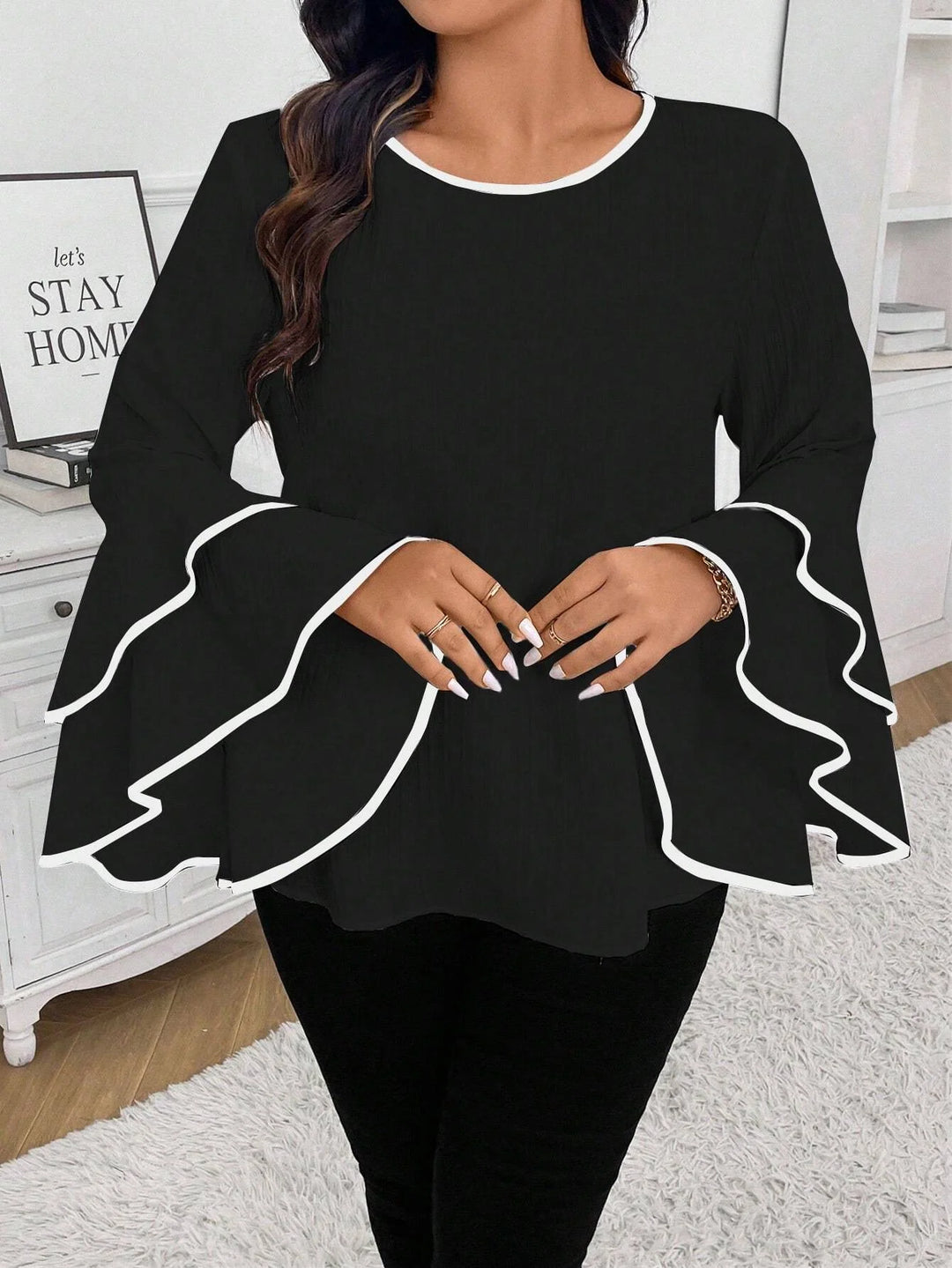Matilde | Blusa Curvy con Manga Campana y Ribetes