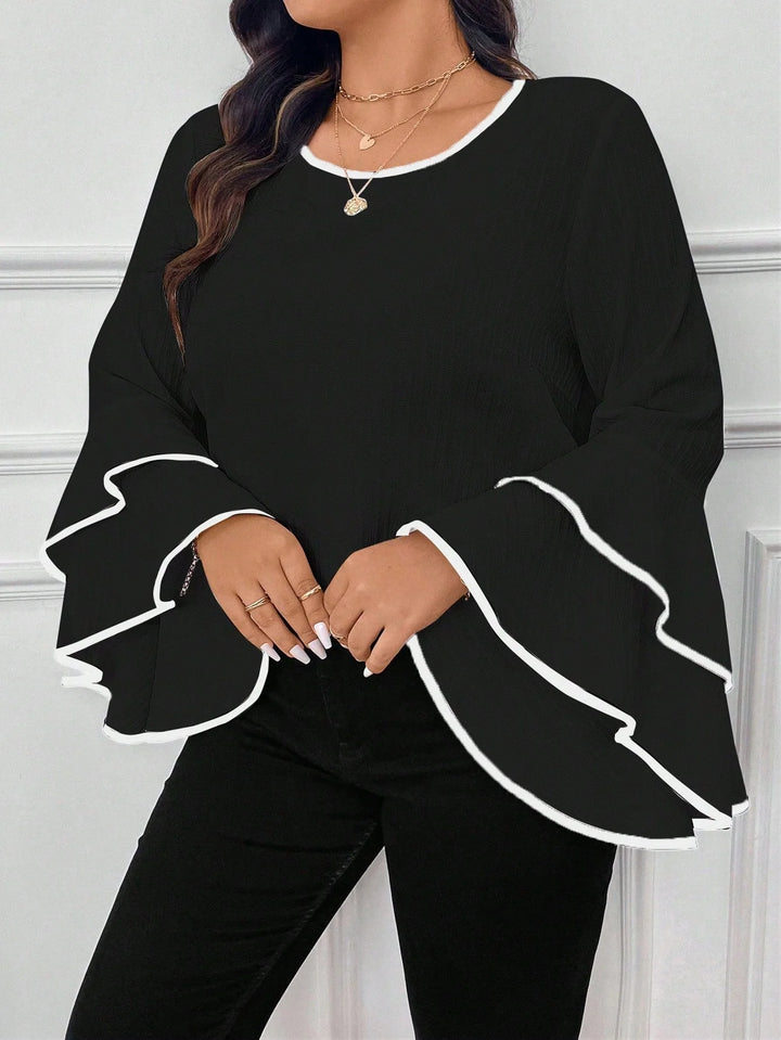 Matilde | Blusa Curvy con Manga Campana y Ribetes