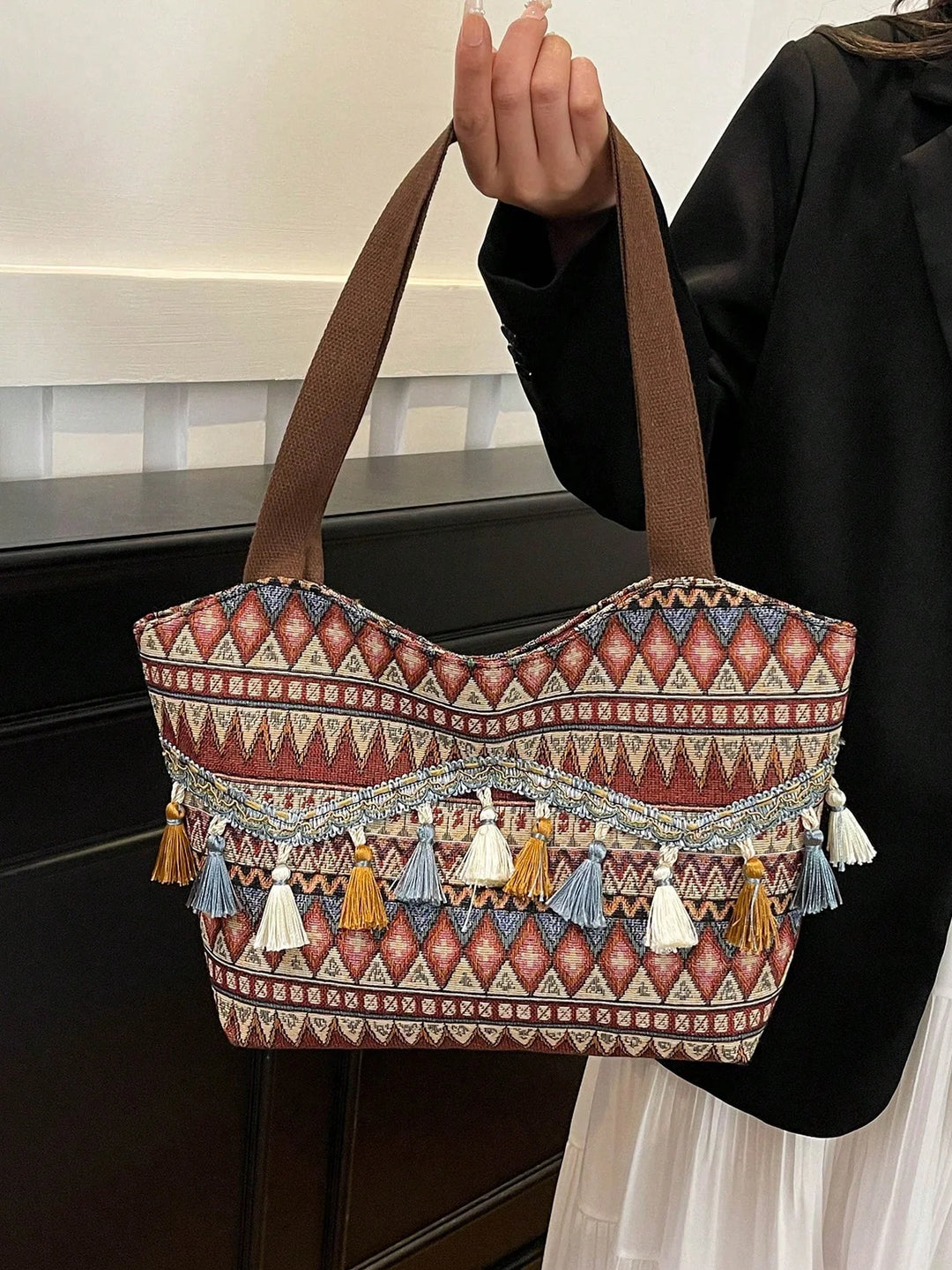 Inés | Bolso Bombonera con Borlas