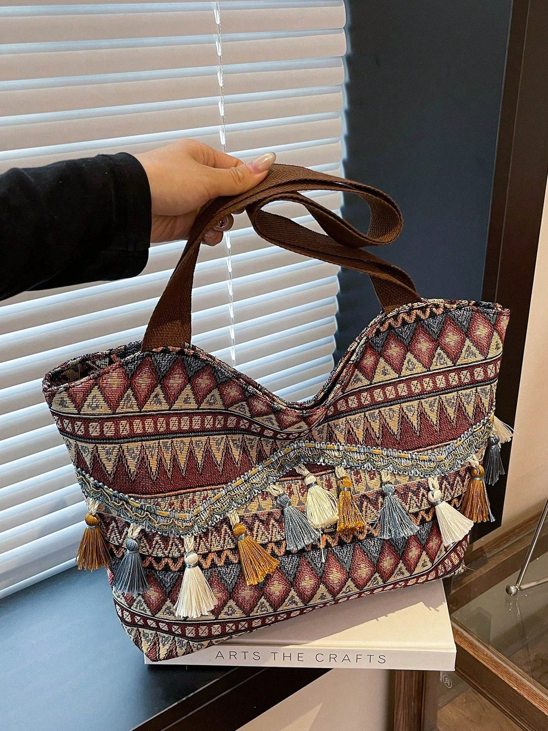 Inés | Bolso Bombonera con Borlas