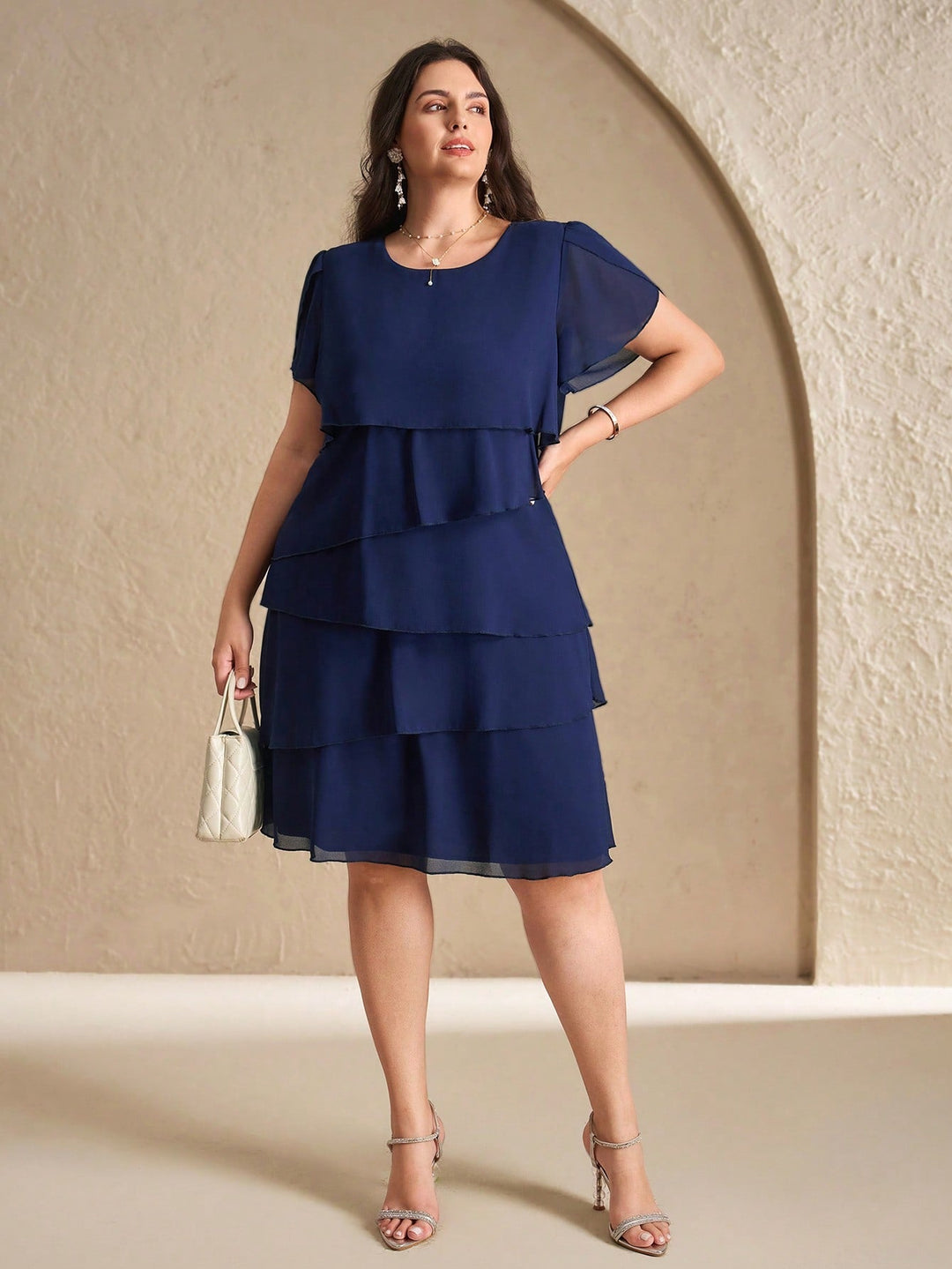 Consuelo | Vestido Curvy Multicapa Liso