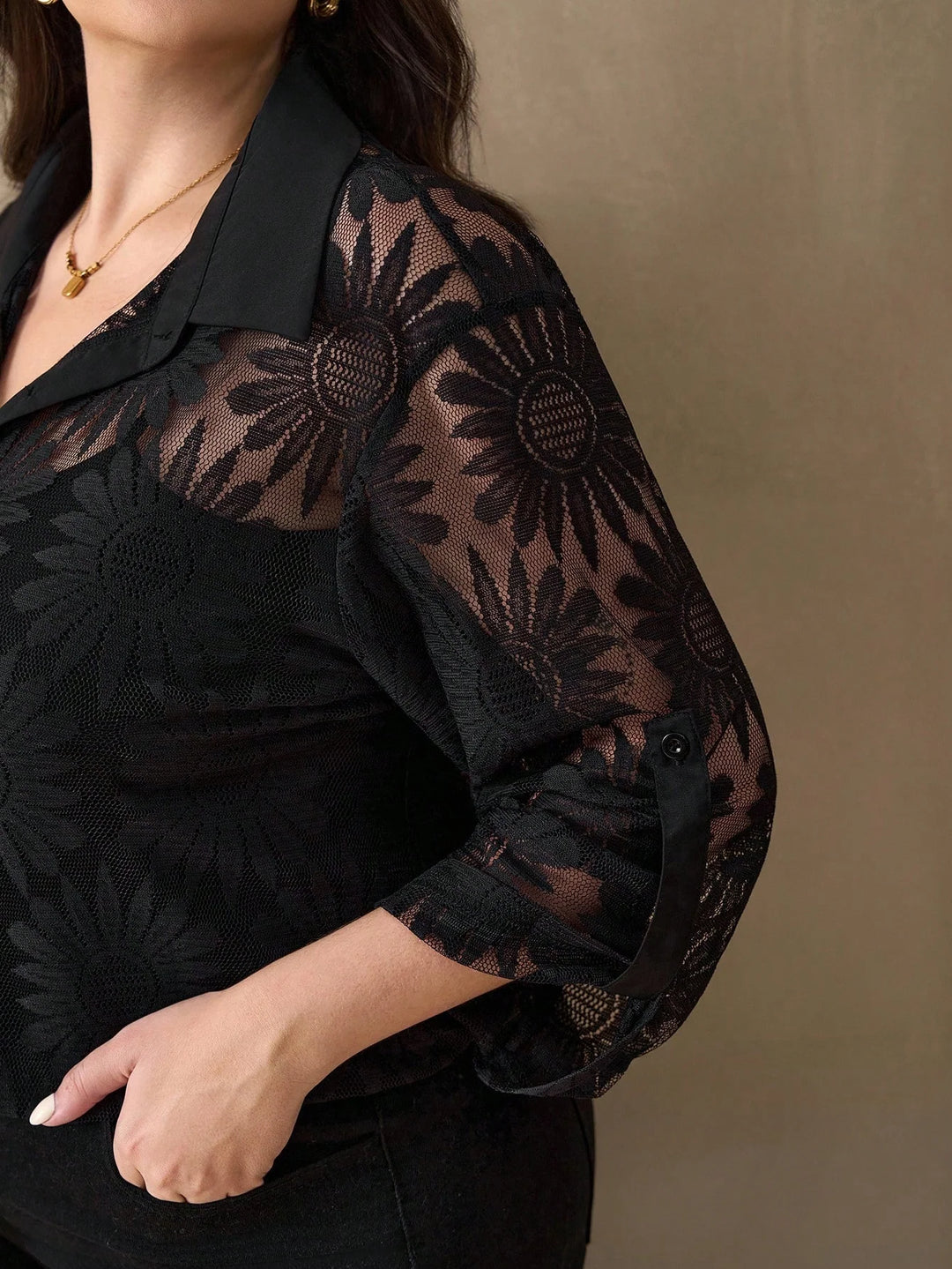 Olalla | Camisa Curvy Larga con Botones y Encaje