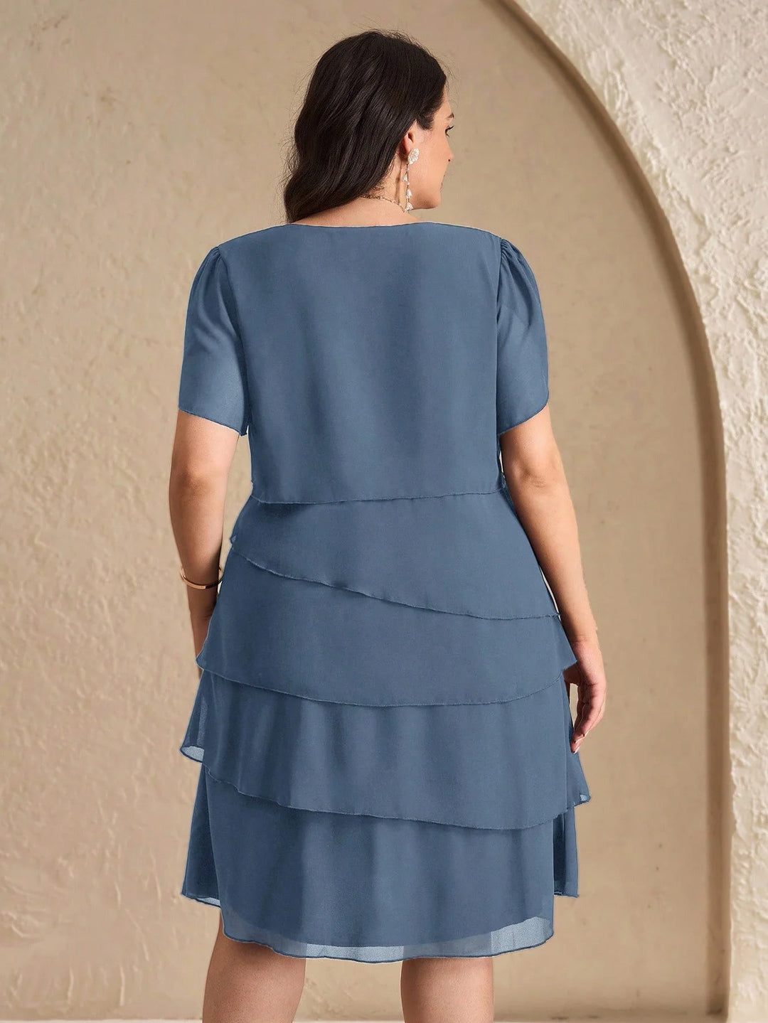 Consuelo | Vestido Curvy Multicapa Liso