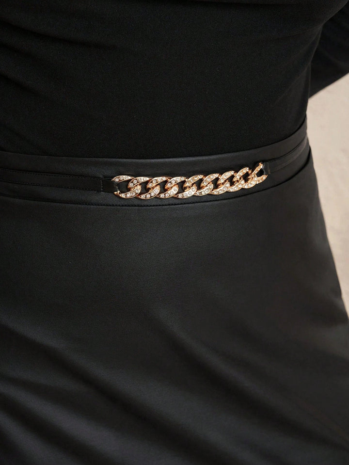 Claudia | Falda Curvy de Efecto Piel con Cadena