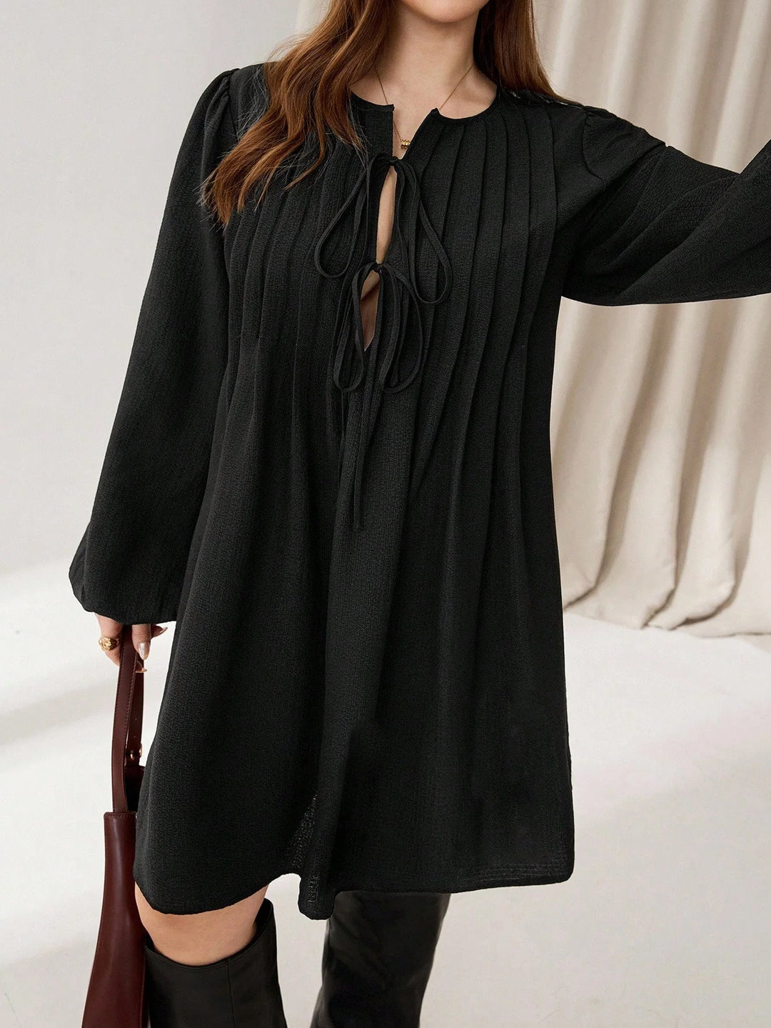Alejandra | Vestido Mini Curvy con Lazo
