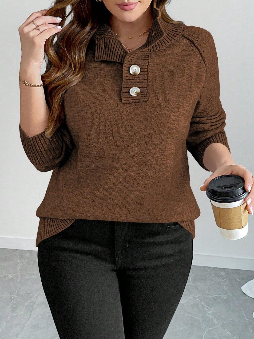 Blanca | Jersey Curvy con Cuello Mao y Botones