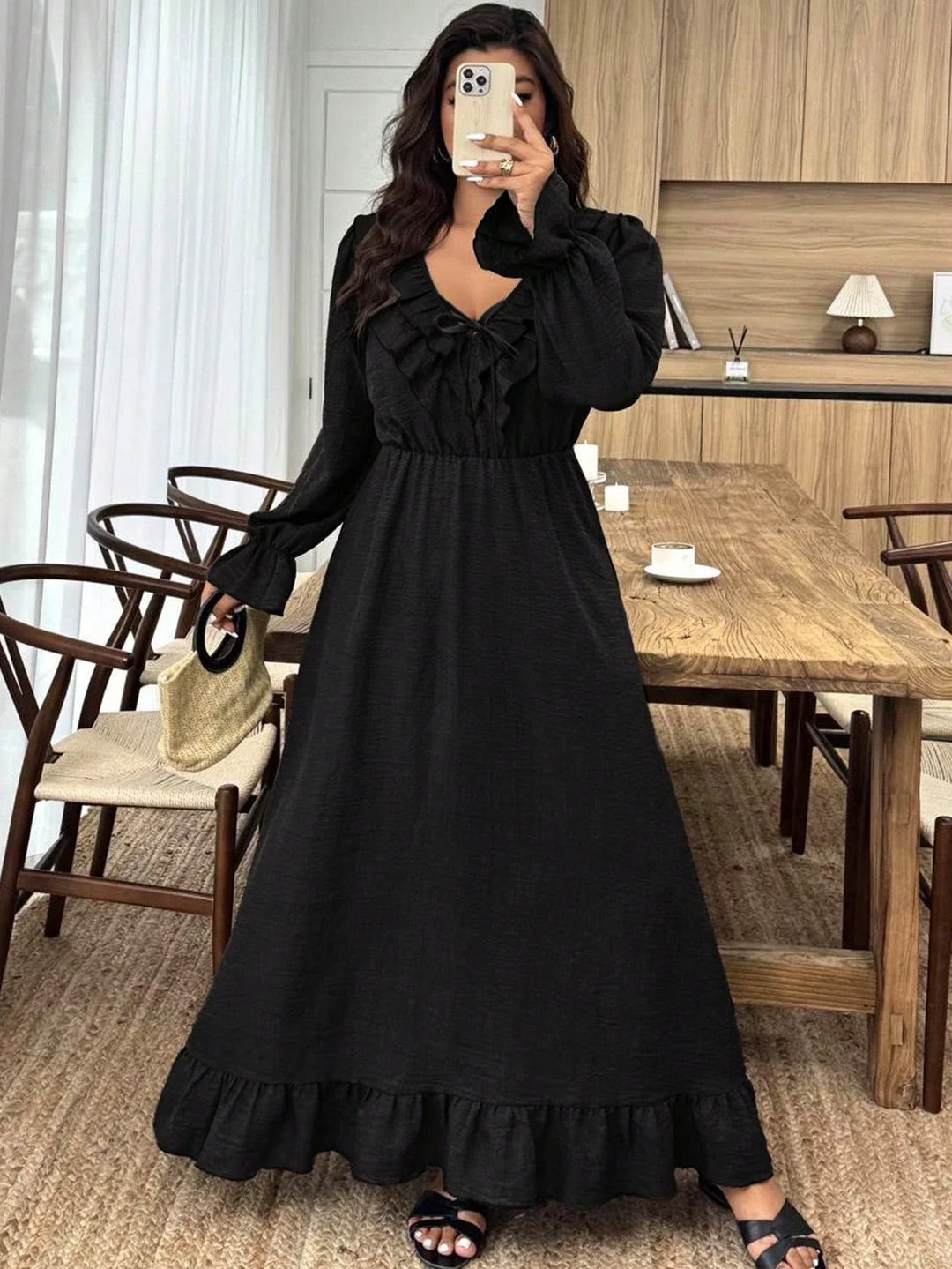 Aurora | Vestido Curvy con Cuello de Volantes