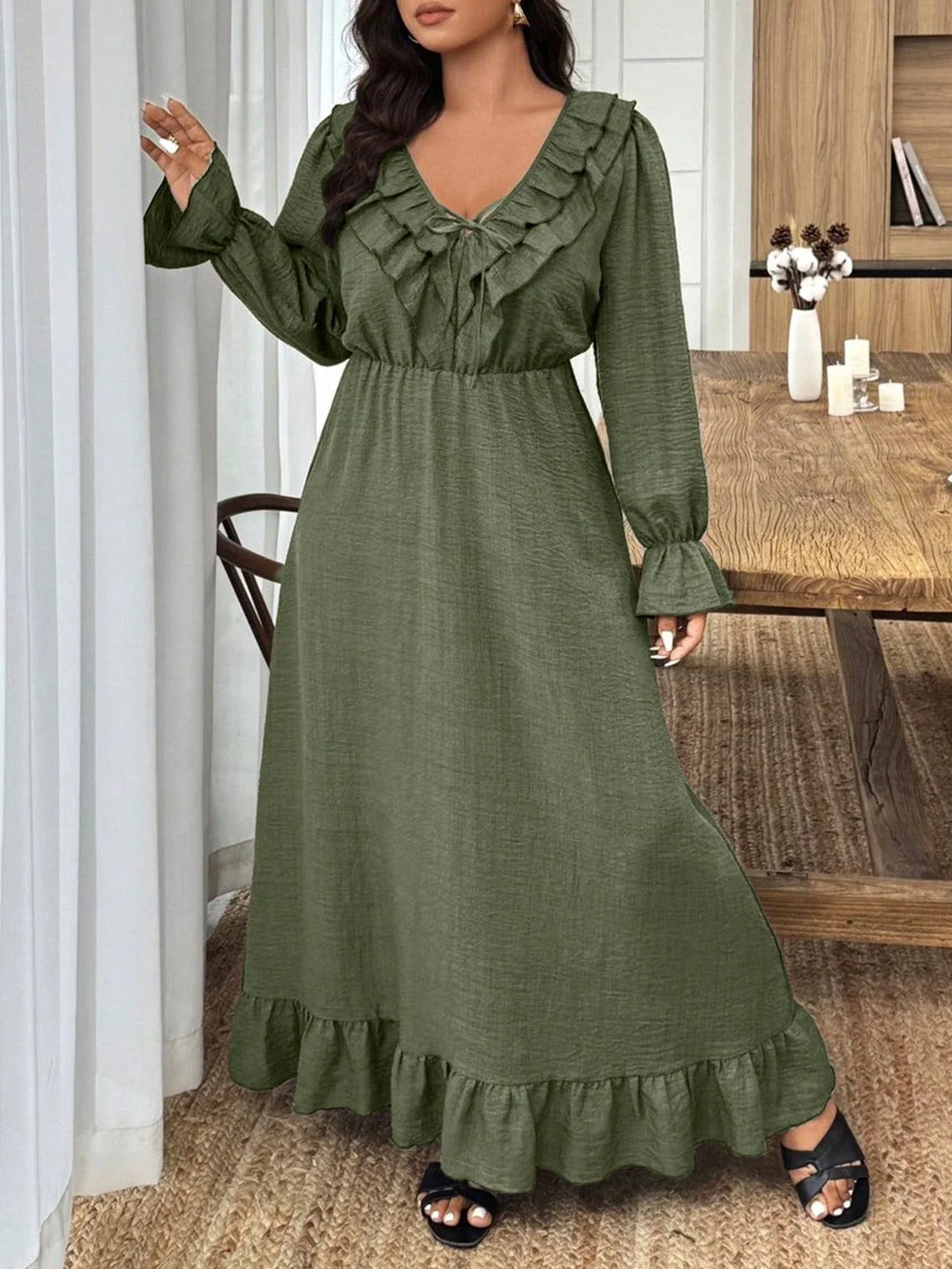 Selena | Vestido Curvy con Escote en V y Volante