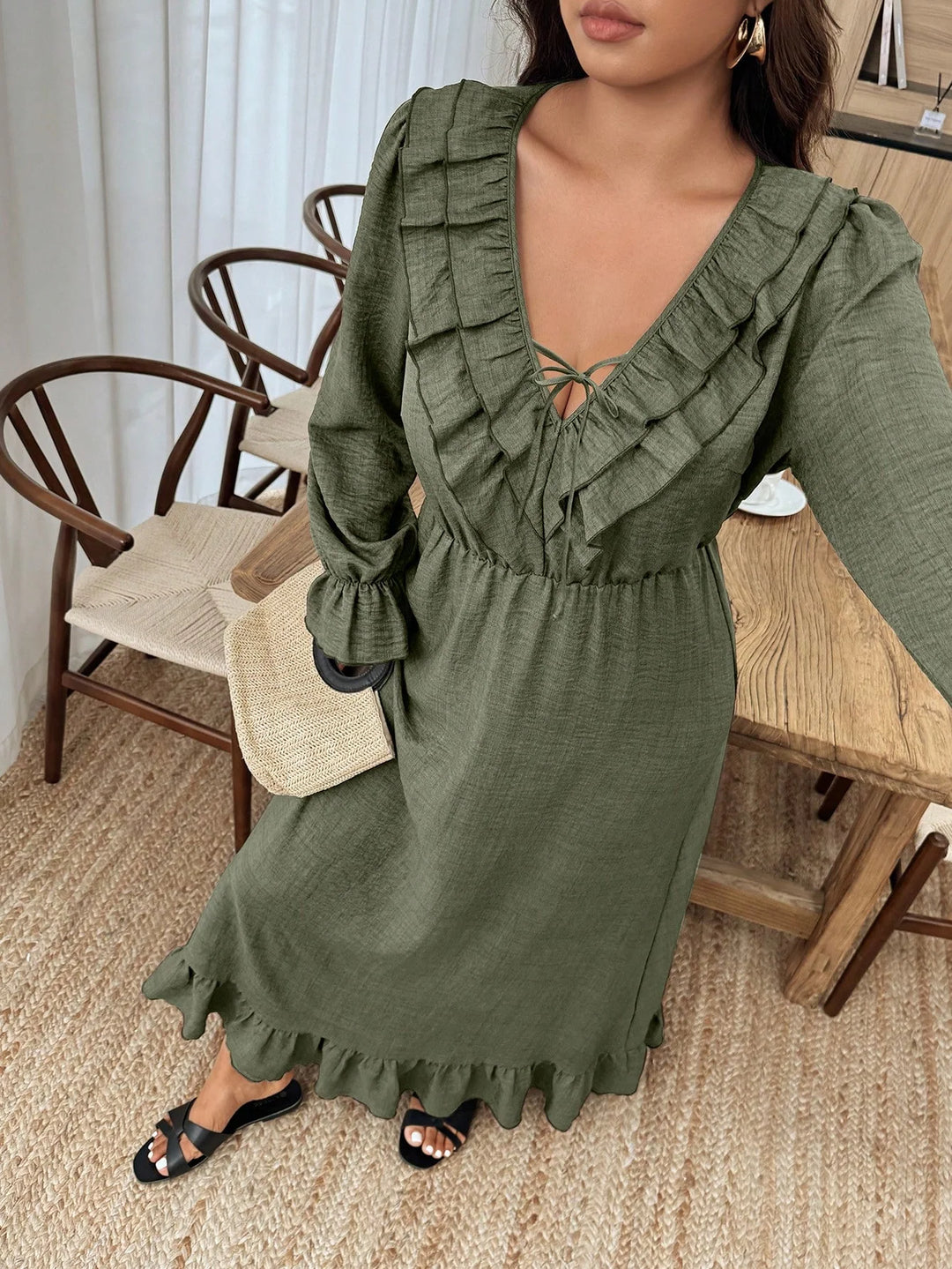 Selena | Vestido Curvy con Escote en V y Volante