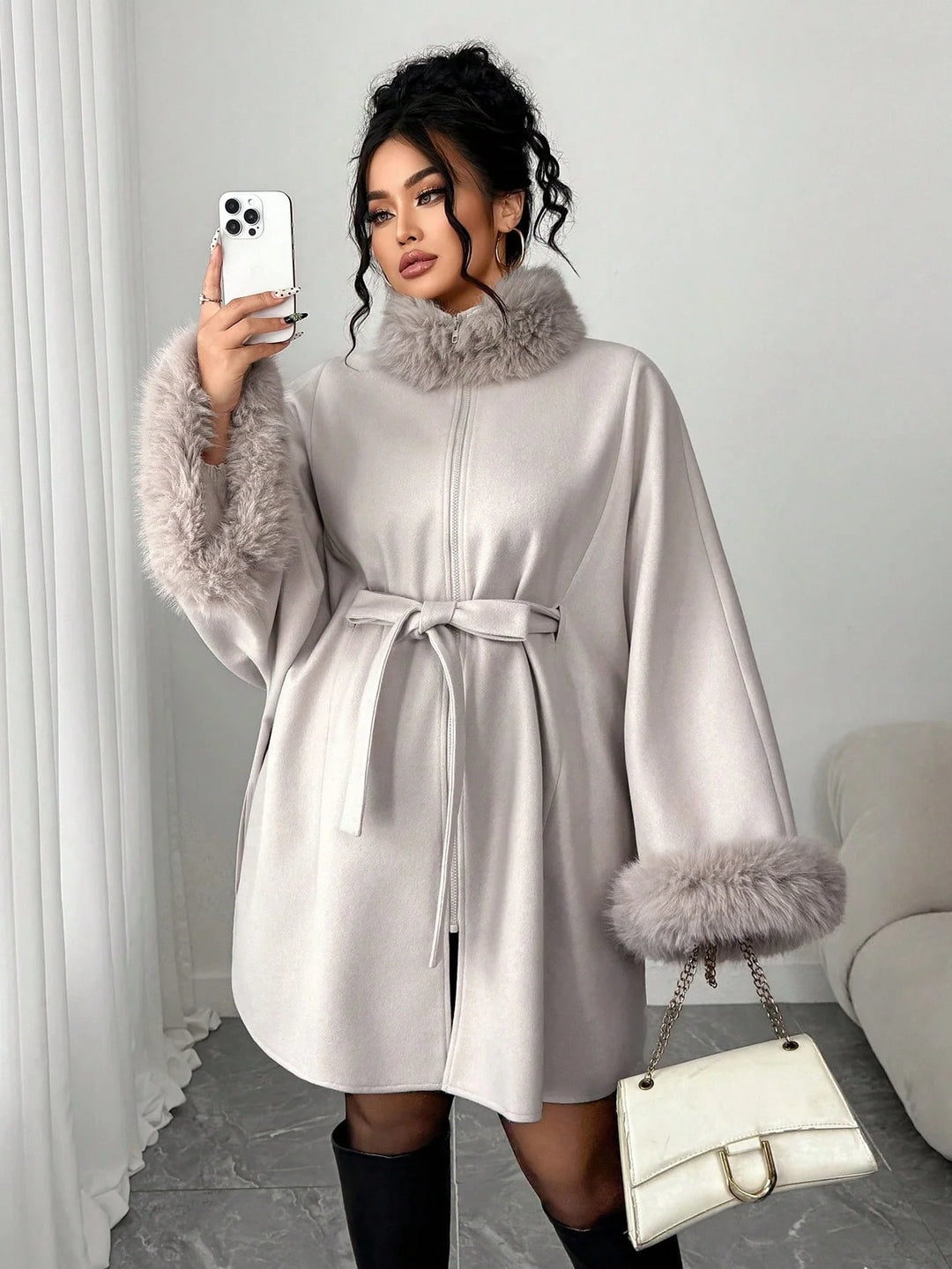 Carmen | Abrigo Curvy de Mezcla de Lana con Cinturón