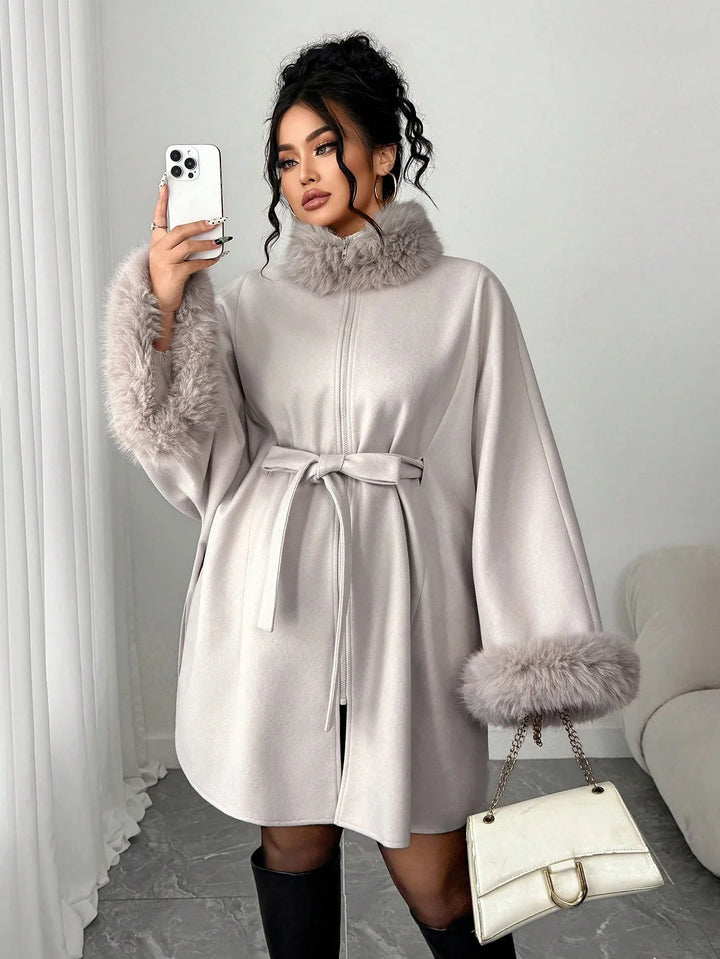Carmen | Abrigo Curvy de Mezcla de Lana con Cinturón