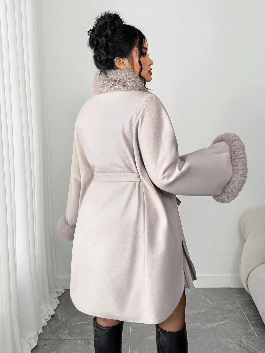 Carmen | Abrigo Curvy de Mezcla de Lana con Cinturón