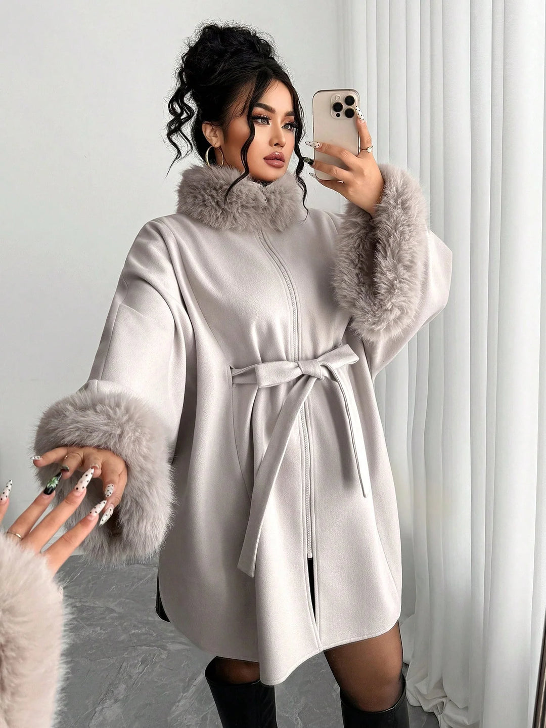Carmen | Abrigo Curvy de Mezcla de Lana con Cinturón