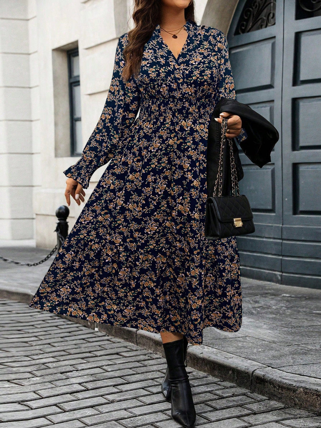 Florencia | Vestido Maxi Curvy Floral con Escote en V