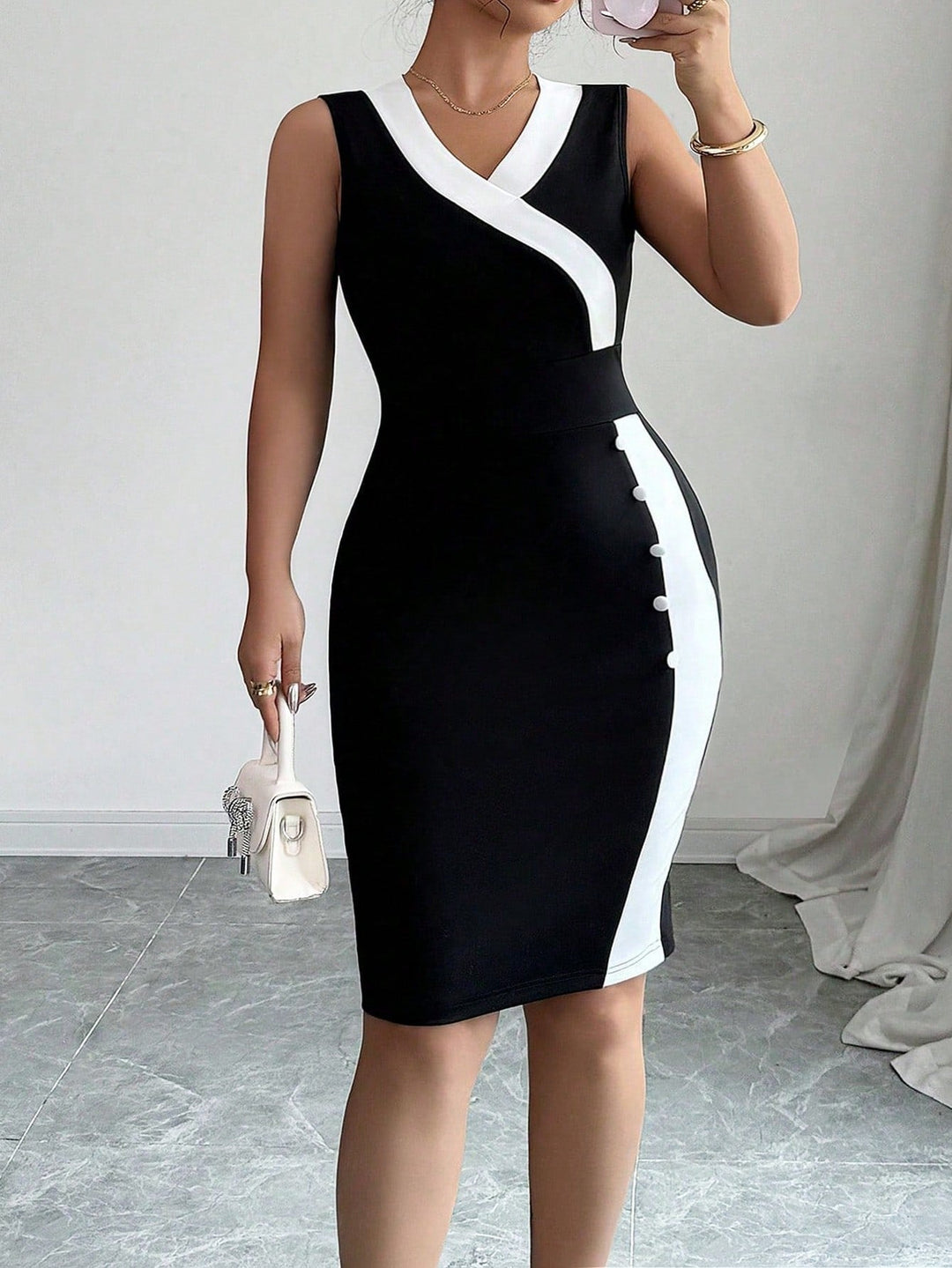 Olga | Vestido Curvy Entallado de Escote en V