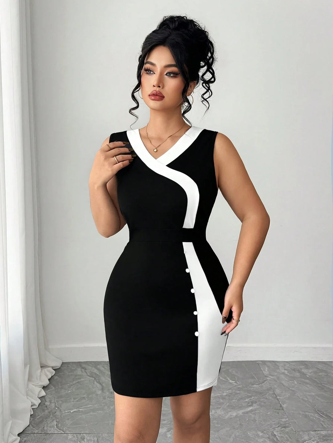 Olga | Vestido Curvy Entallado de Escote en V