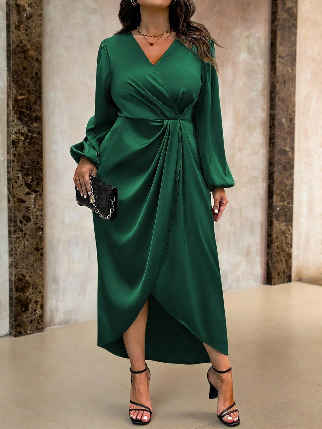 Rosario | Vestido Curvy Satinado con Manga Globo