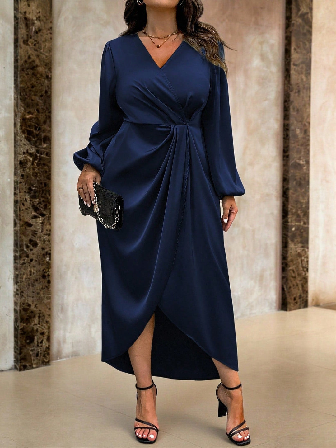 Rosario | Vestido Curvy Satinado con Manga Globo
