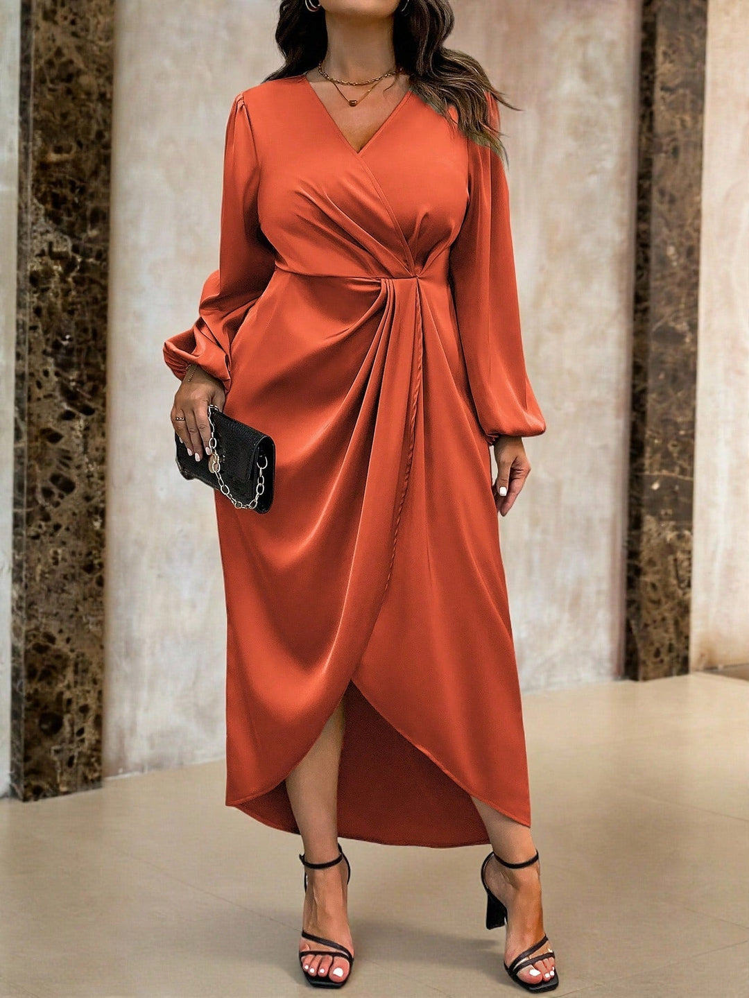 Rosario | Vestido Curvy Satinado con Manga Globo