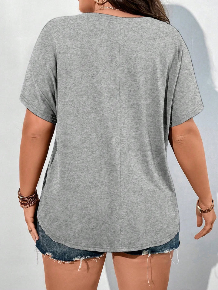 Juliana | Camiseta Curvy Lisa de Escote en V