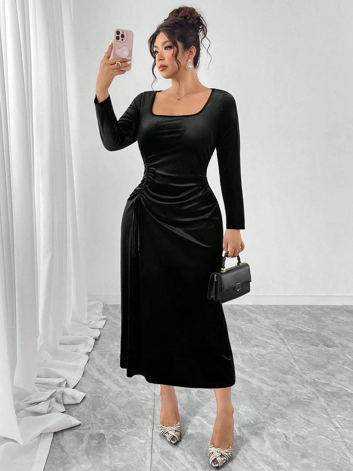 Amelia | Vestido Curvy de Terciopelo con Abertura