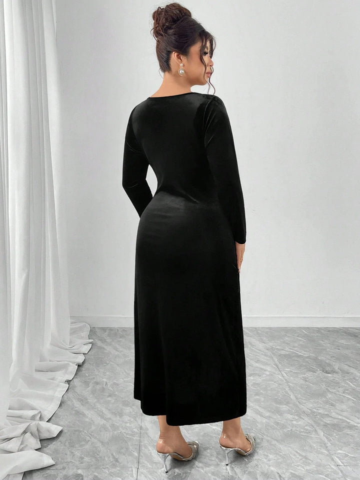 Amelia | Vestido Curvy de Terciopelo con Abertura