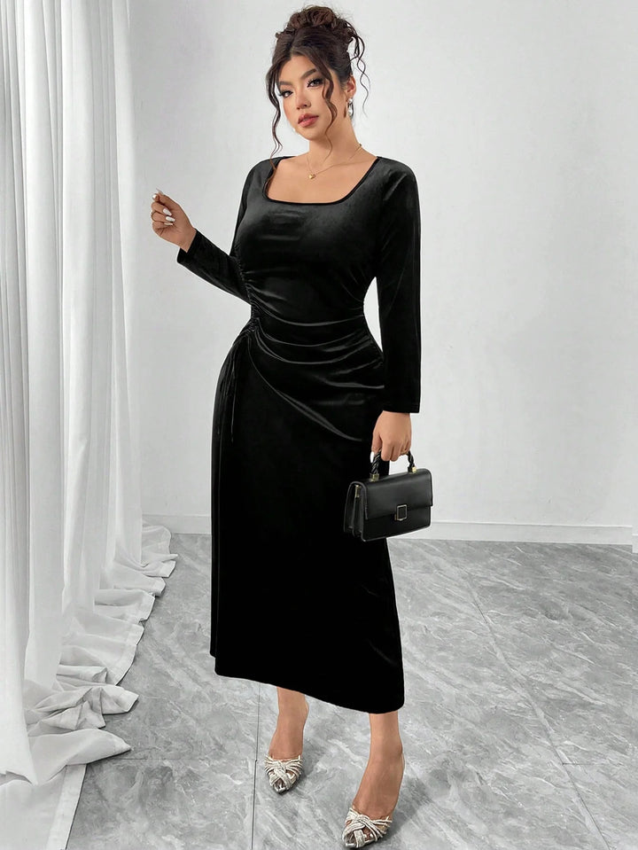 Amelia | Vestido Curvy de Terciopelo con Abertura