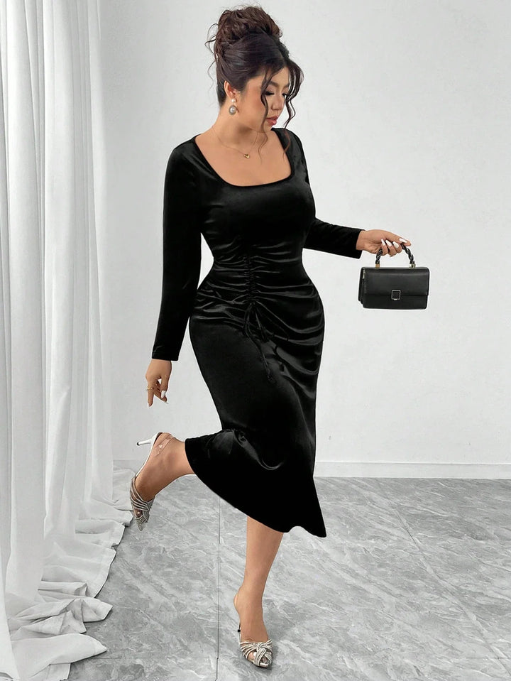 Amelia | Vestido Curvy de Terciopelo con Abertura