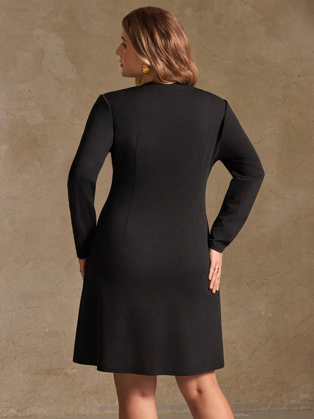 Nora | Vestido Mini Curvy con Botones y Abertura