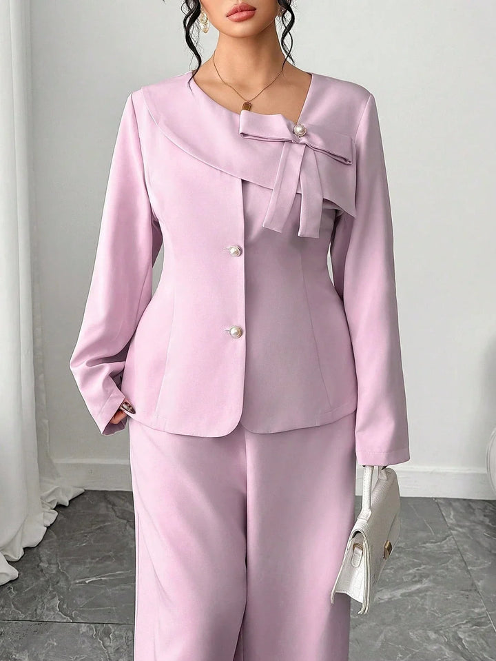 Pilar | Conjunto Curvy Rosa de Chaqueta y Pantalón