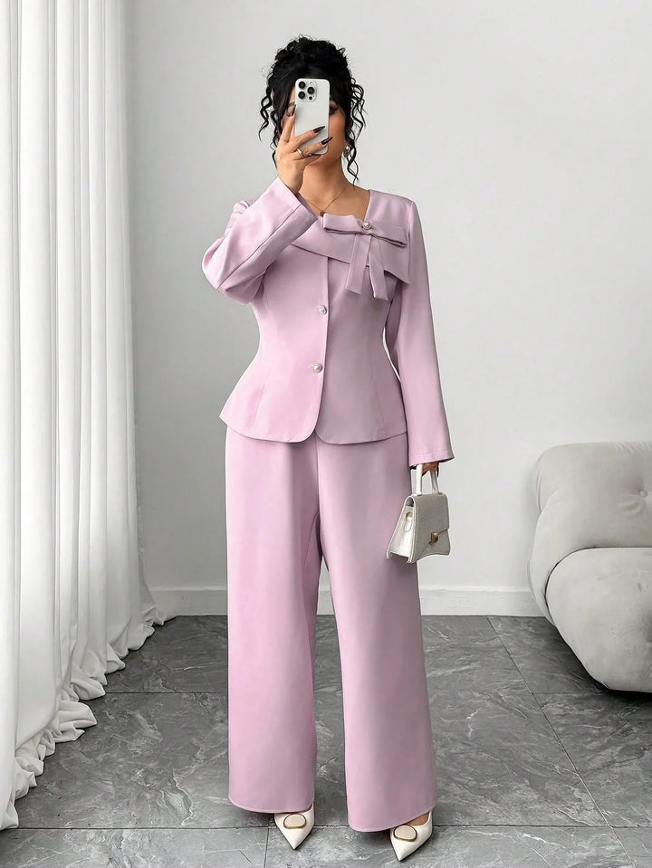 Pilar | Conjunto Curvy Rosa de Chaqueta y Pantalón